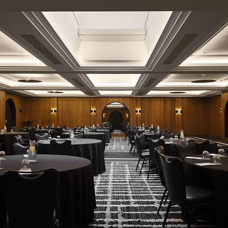Vogue Hotel Montreal Downtown, Curio Collection By Hilton Εξωτερικό φωτογραφία