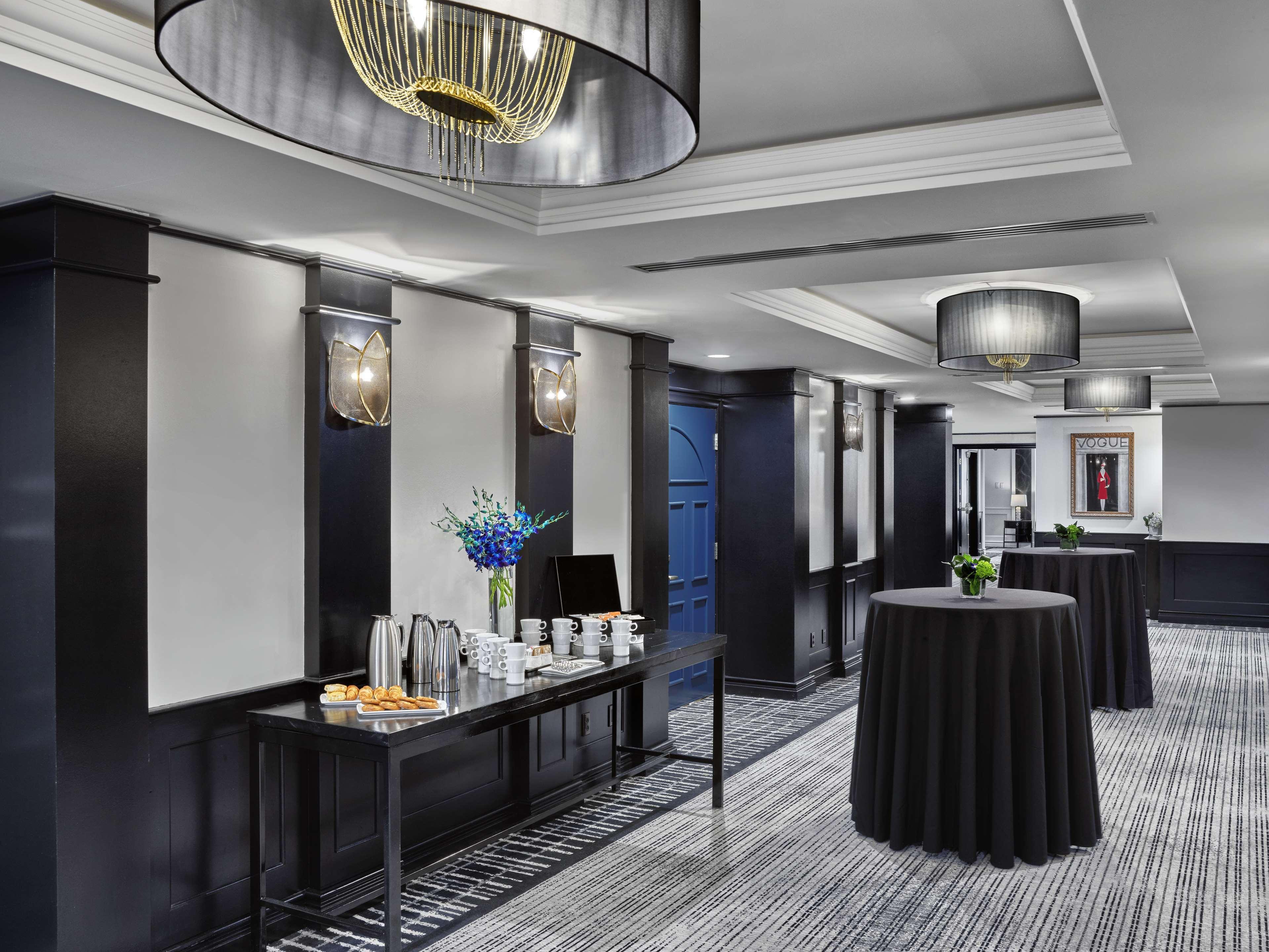 Vogue Hotel Montreal Downtown, Curio Collection By Hilton Εξωτερικό φωτογραφία
