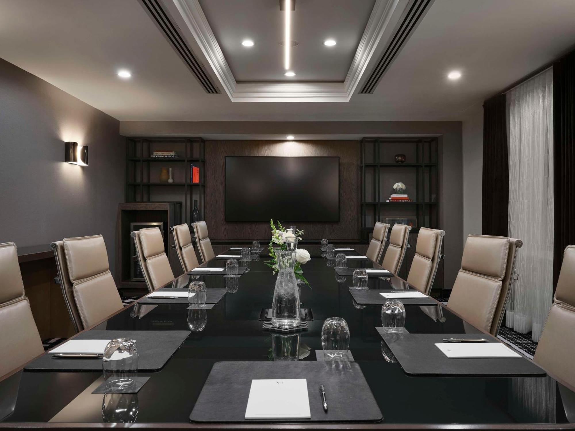 Vogue Hotel Montreal Downtown, Curio Collection By Hilton Εξωτερικό φωτογραφία