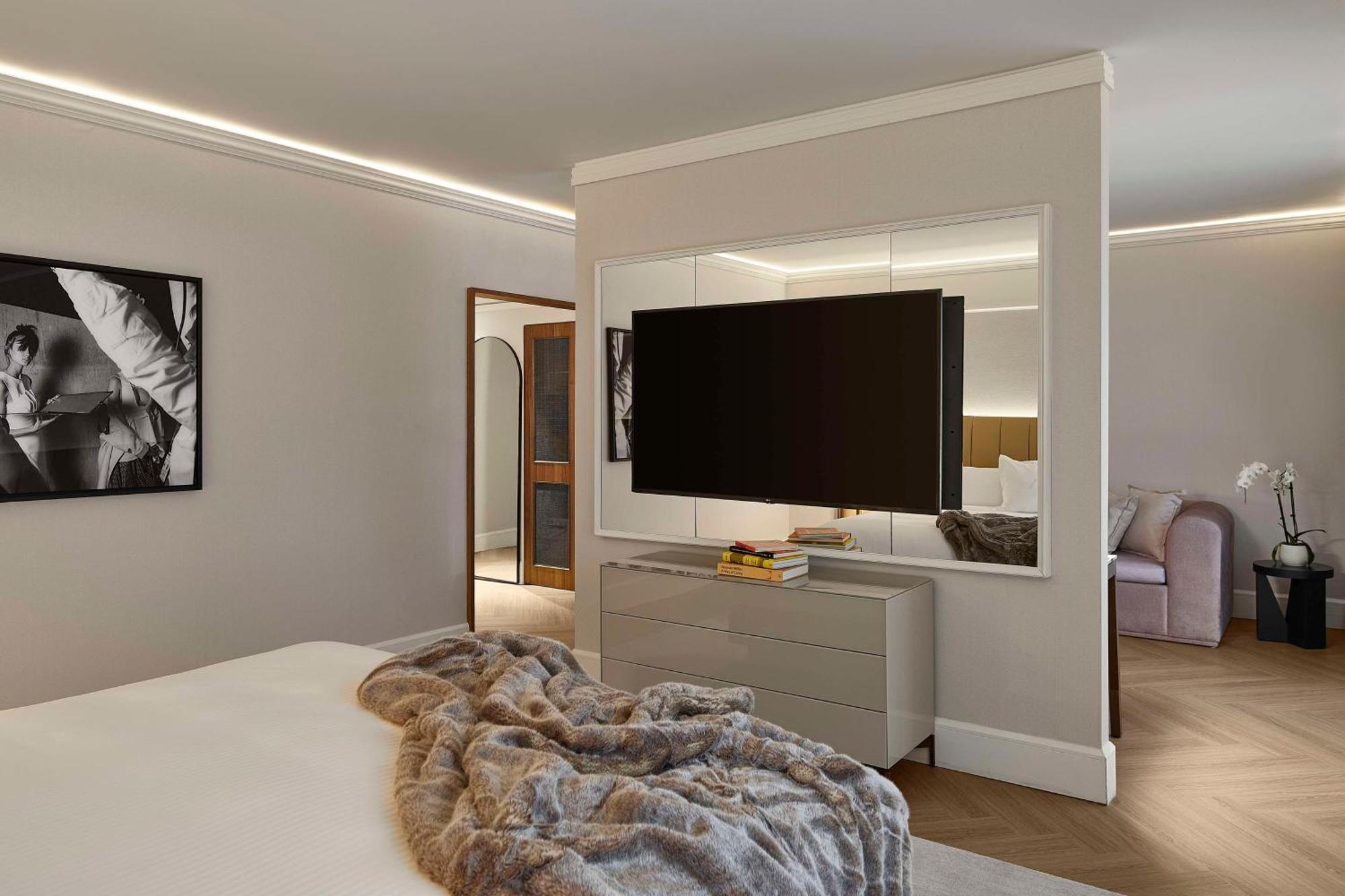 Vogue Hotel Montreal Downtown, Curio Collection By Hilton Εξωτερικό φωτογραφία