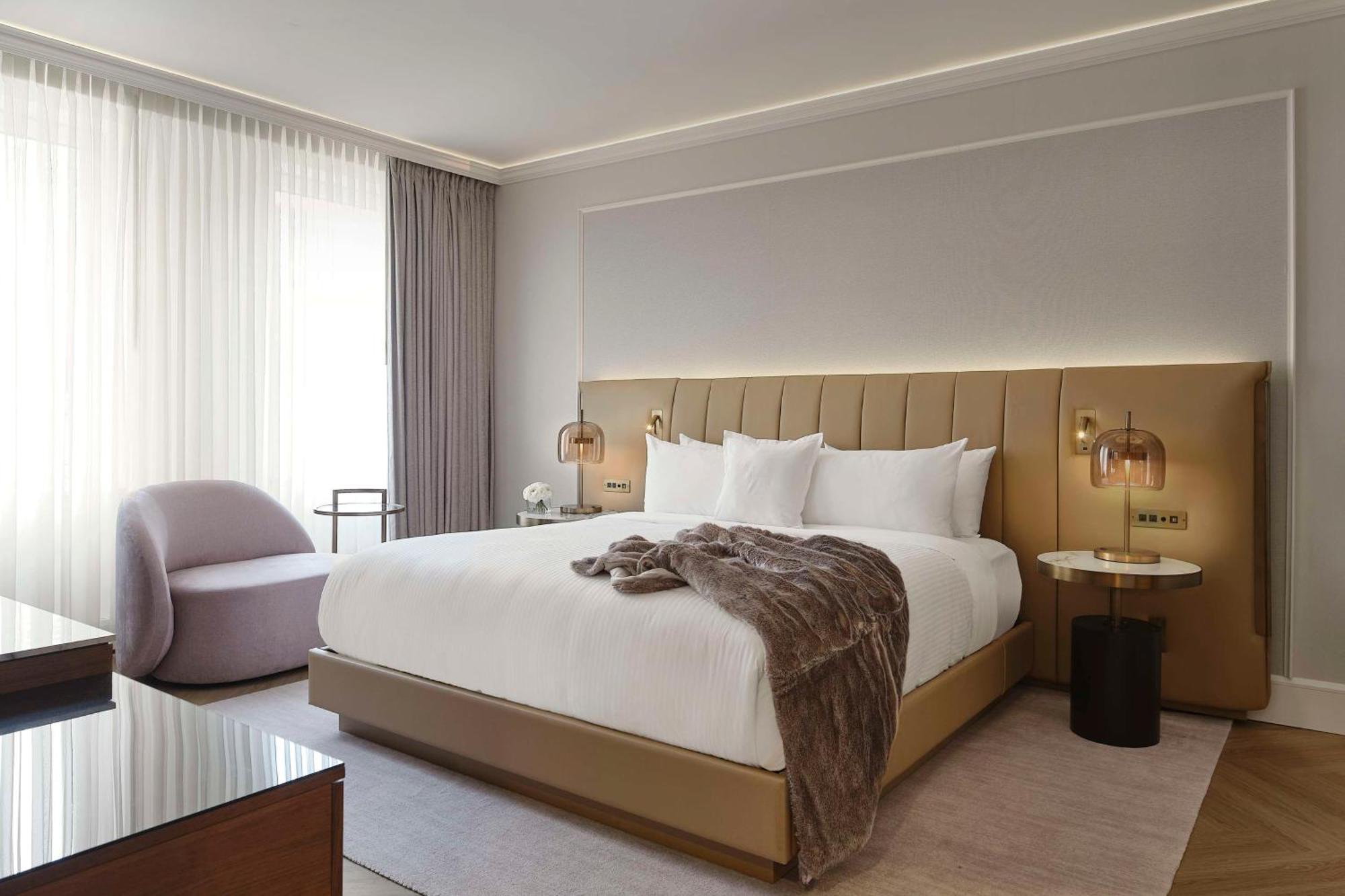 Vogue Hotel Montreal Downtown, Curio Collection By Hilton Εξωτερικό φωτογραφία