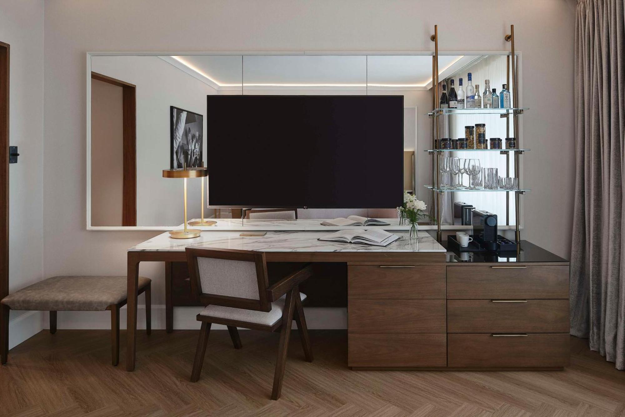 Vogue Hotel Montreal Downtown, Curio Collection By Hilton Εξωτερικό φωτογραφία