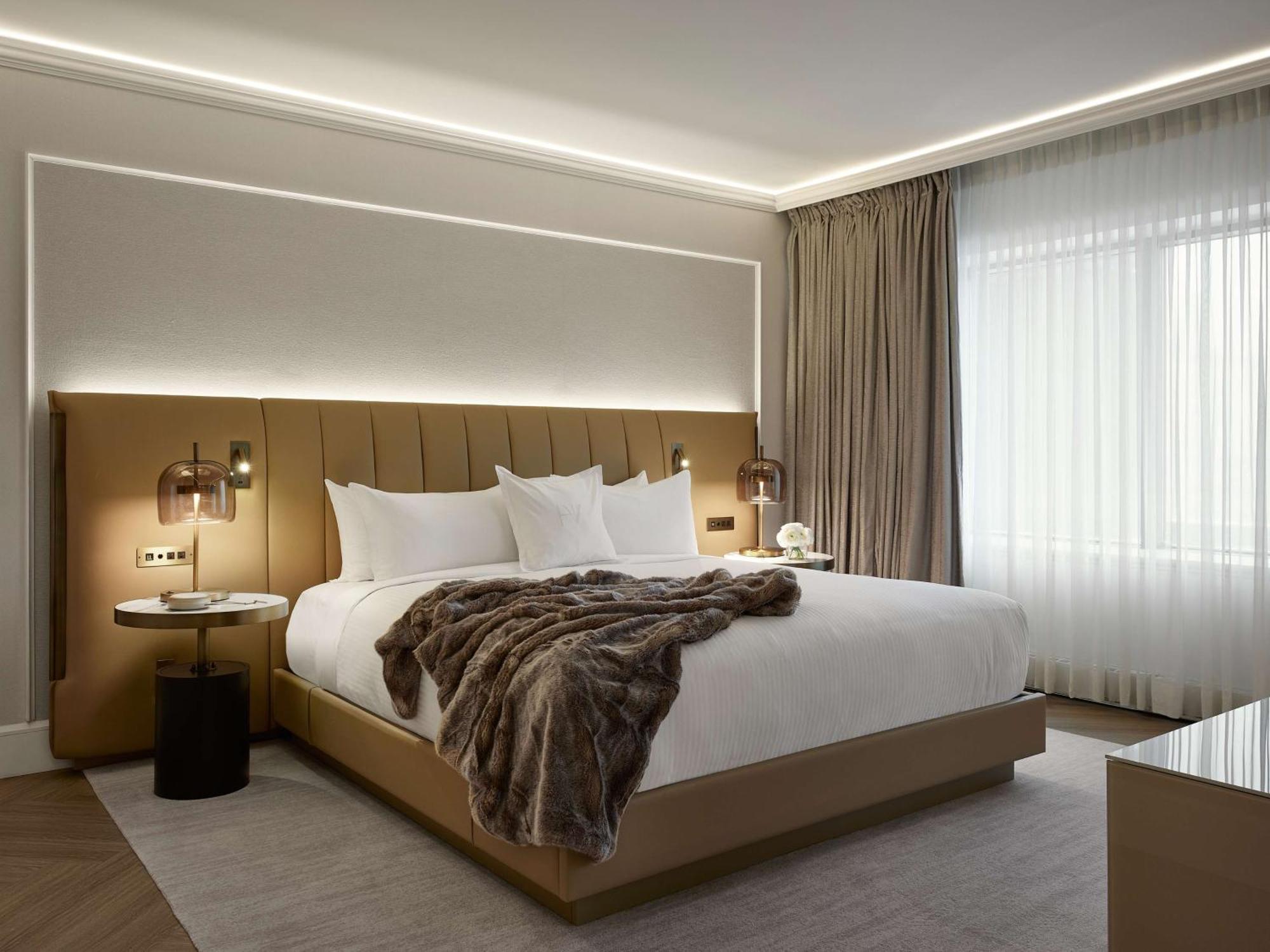 Vogue Hotel Montreal Downtown, Curio Collection By Hilton Εξωτερικό φωτογραφία