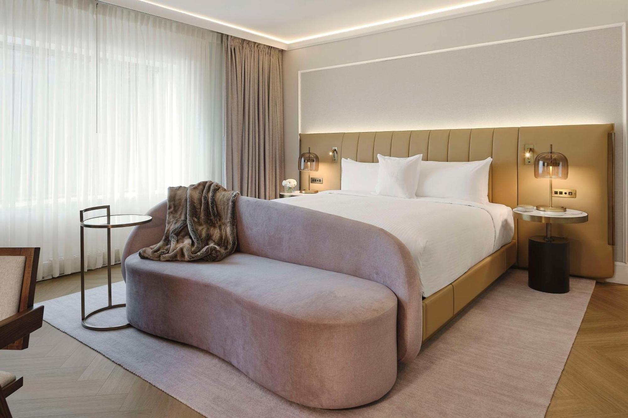 Vogue Hotel Montreal Downtown, Curio Collection By Hilton Εξωτερικό φωτογραφία