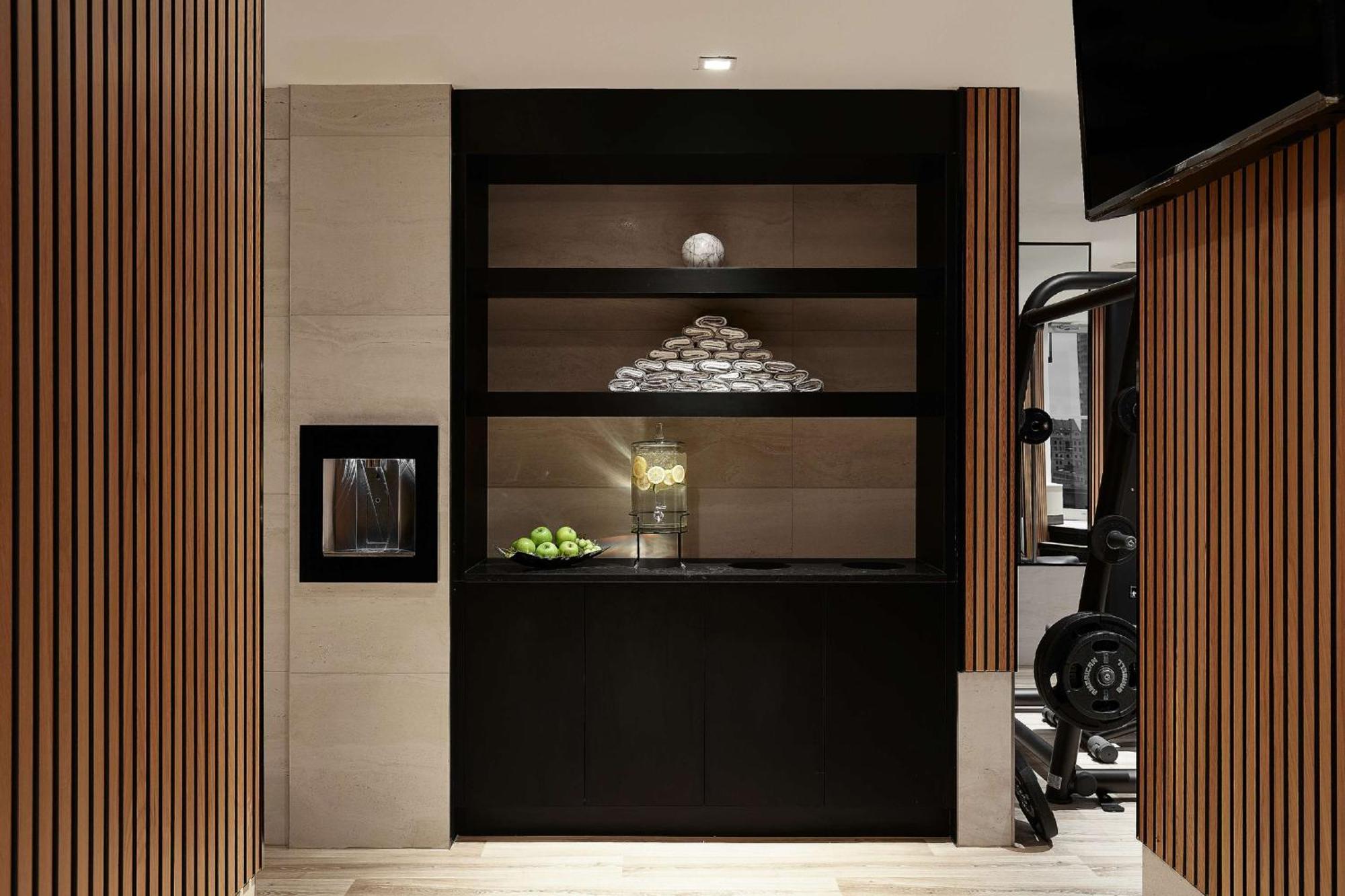 Vogue Hotel Montreal Downtown, Curio Collection By Hilton Εξωτερικό φωτογραφία