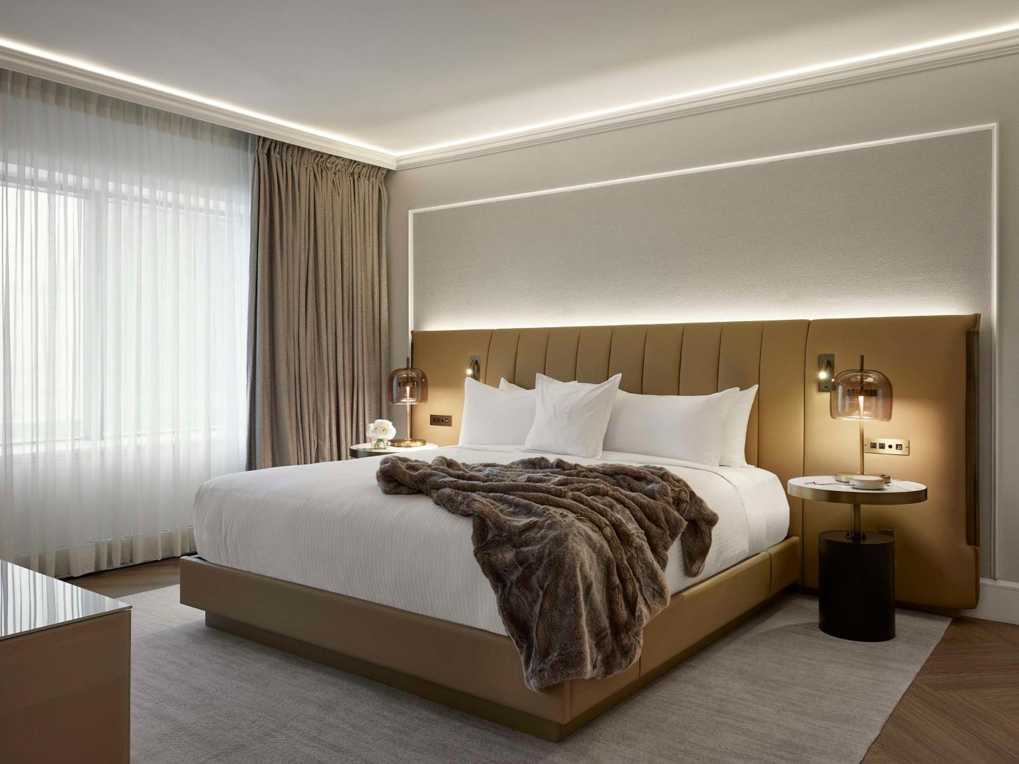 Vogue Hotel Montreal Downtown, Curio Collection By Hilton Εξωτερικό φωτογραφία