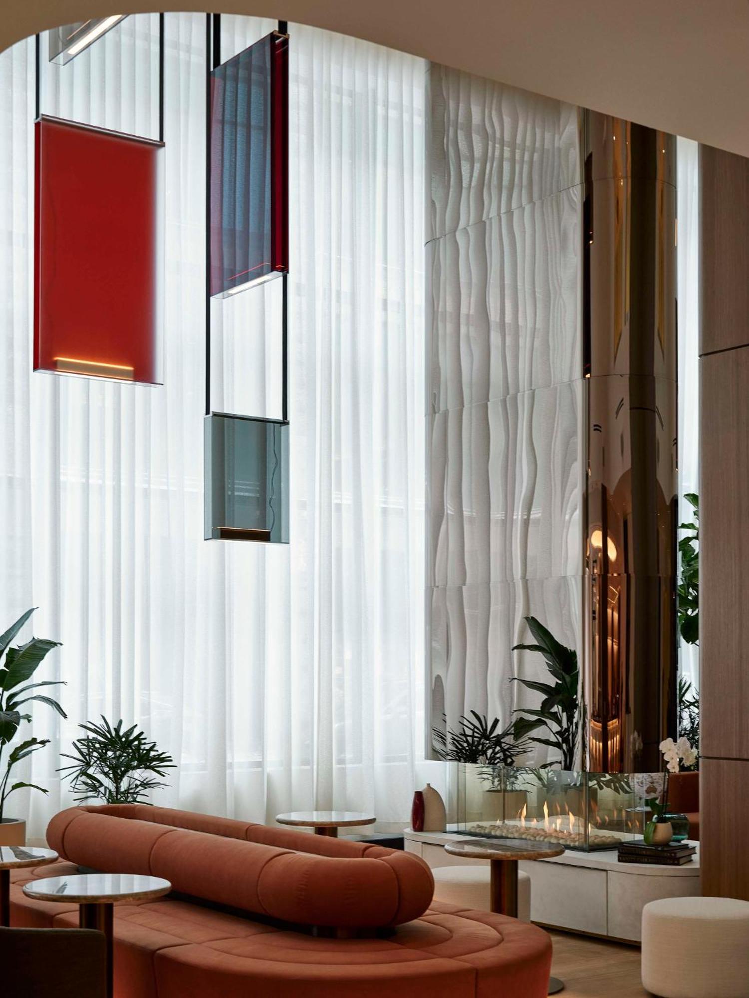 Vogue Hotel Montreal Downtown, Curio Collection By Hilton Εξωτερικό φωτογραφία