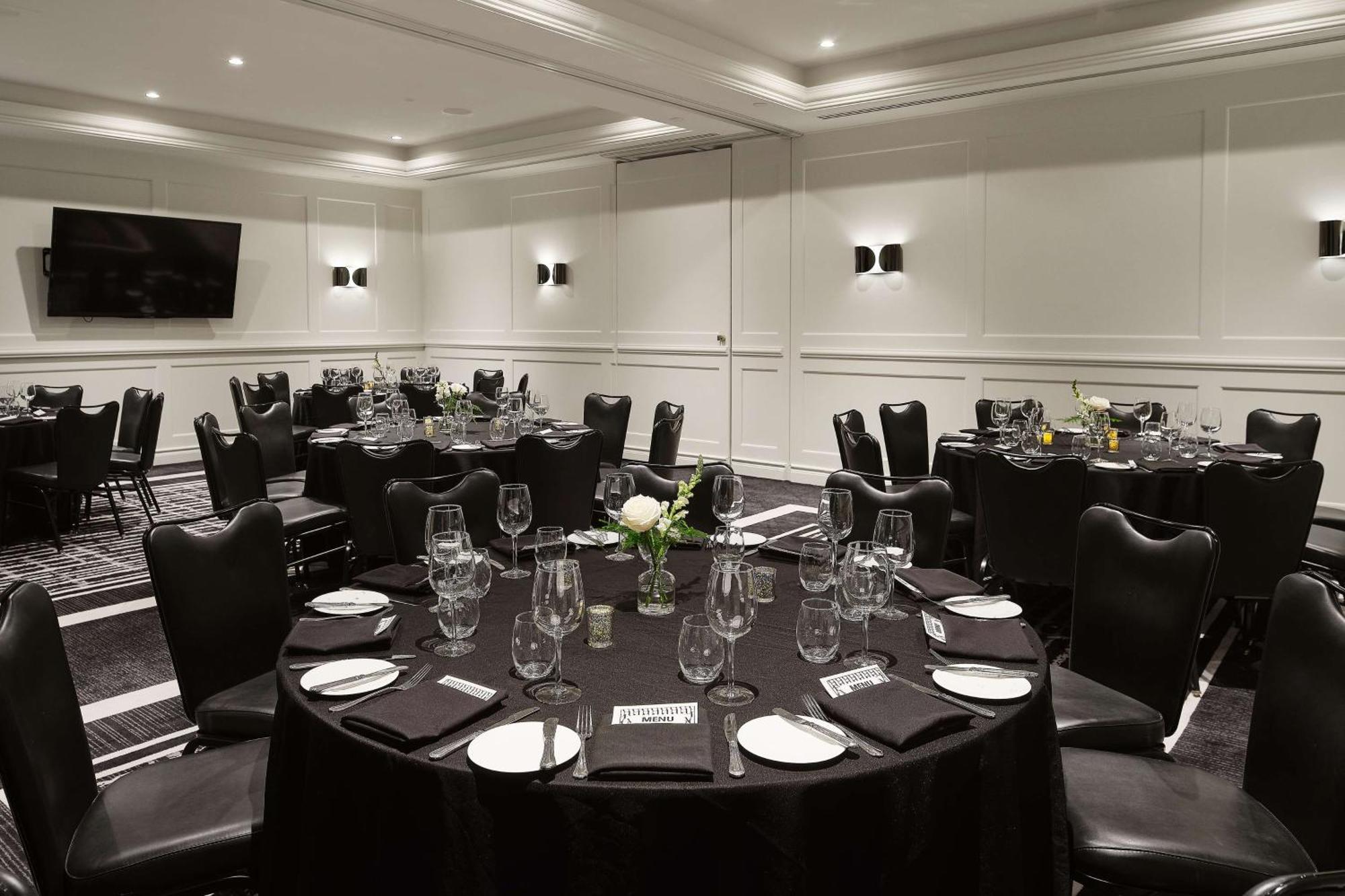 Vogue Hotel Montreal Downtown, Curio Collection By Hilton Εξωτερικό φωτογραφία
