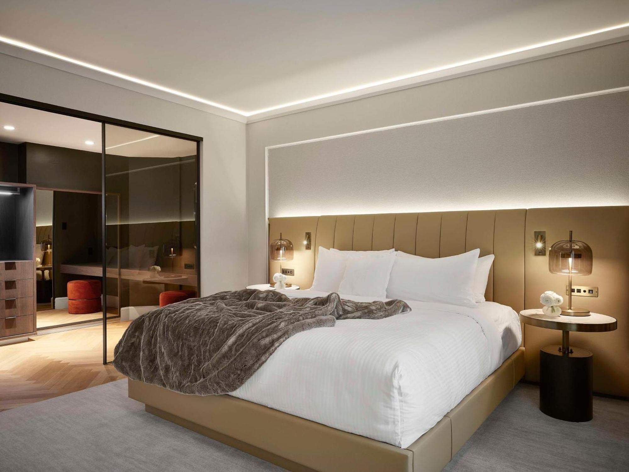Vogue Hotel Montreal Downtown, Curio Collection By Hilton Εξωτερικό φωτογραφία