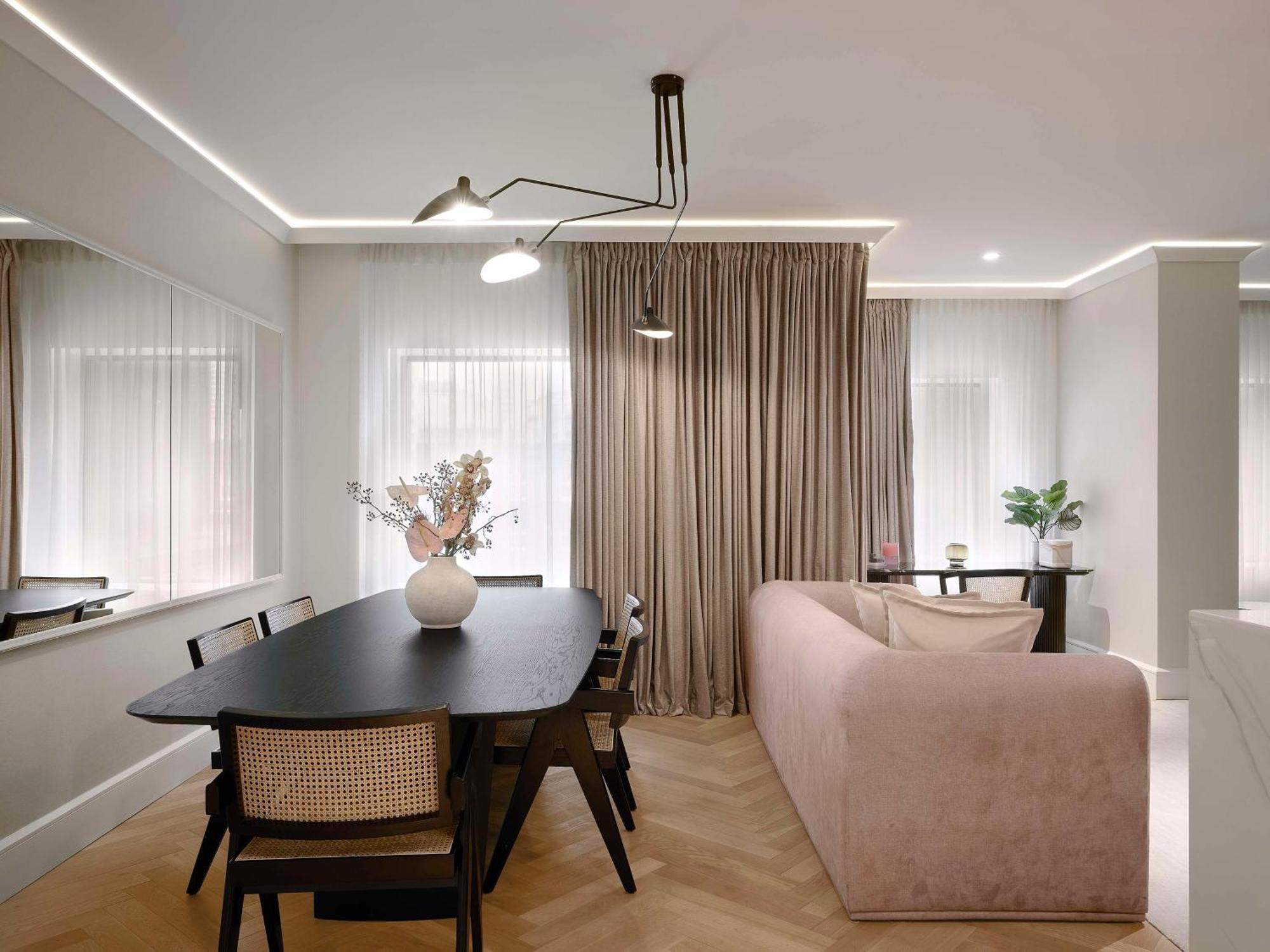 Vogue Hotel Montreal Downtown, Curio Collection By Hilton Εξωτερικό φωτογραφία