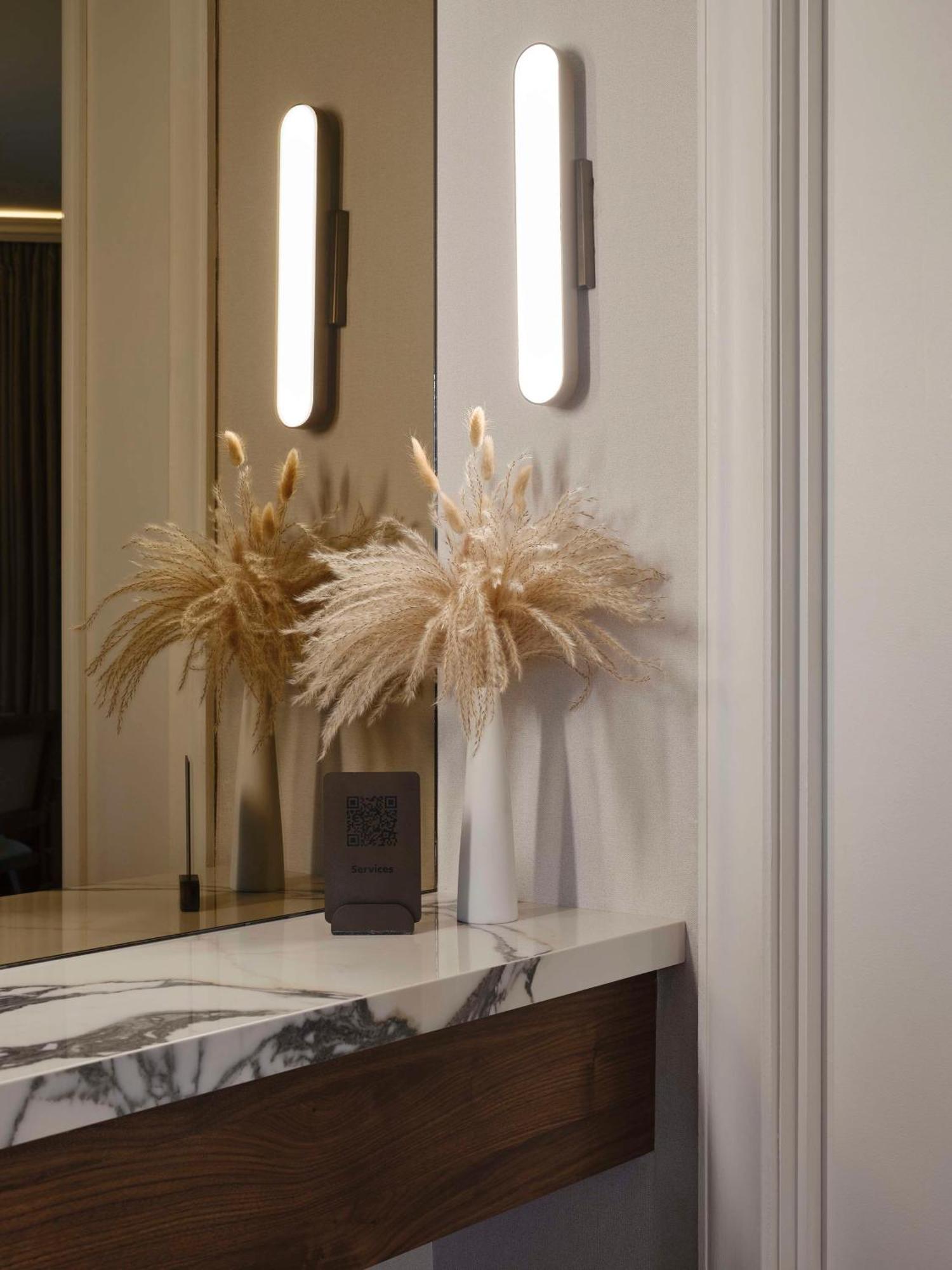 Vogue Hotel Montreal Downtown, Curio Collection By Hilton Εξωτερικό φωτογραφία